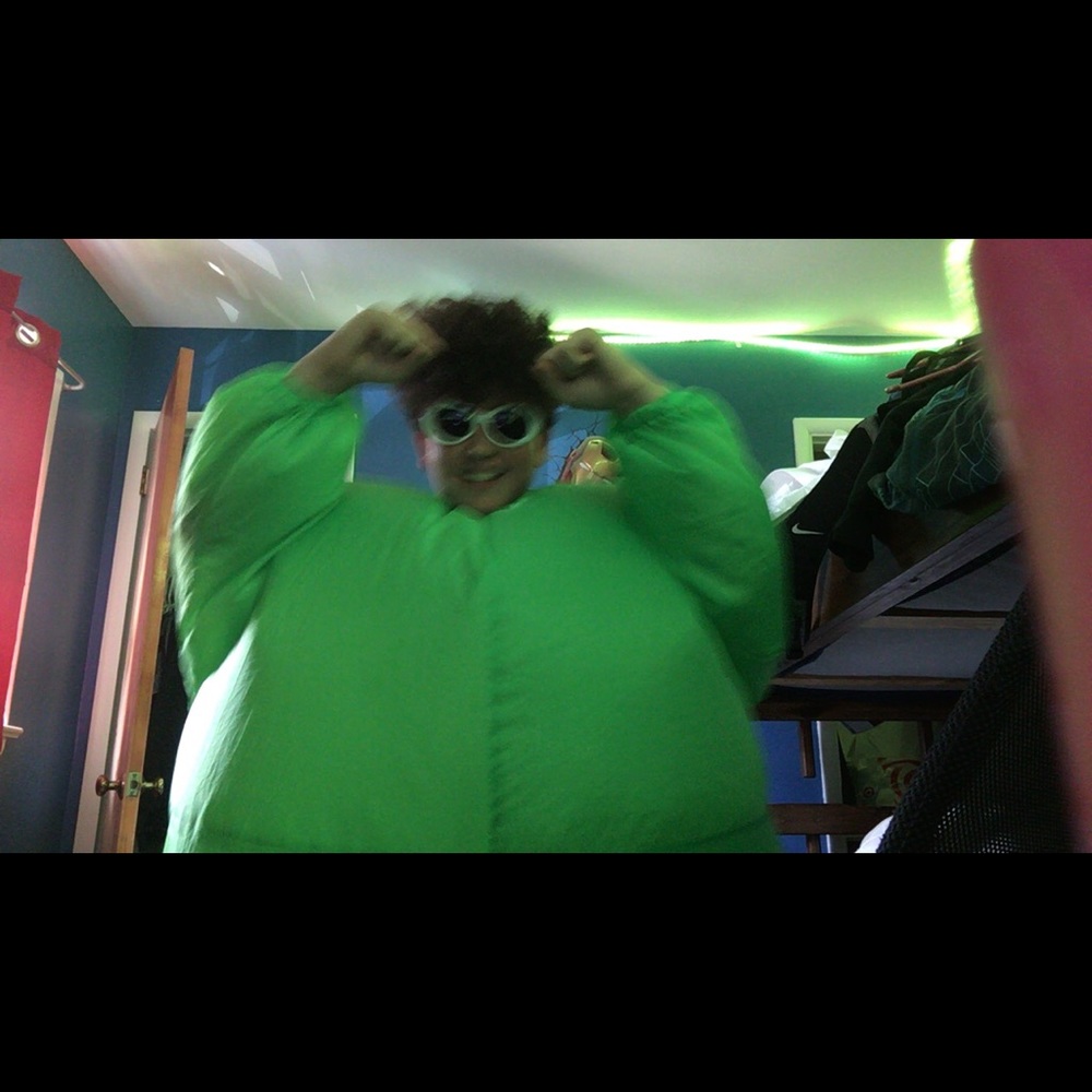 Meet your Posher, Avia